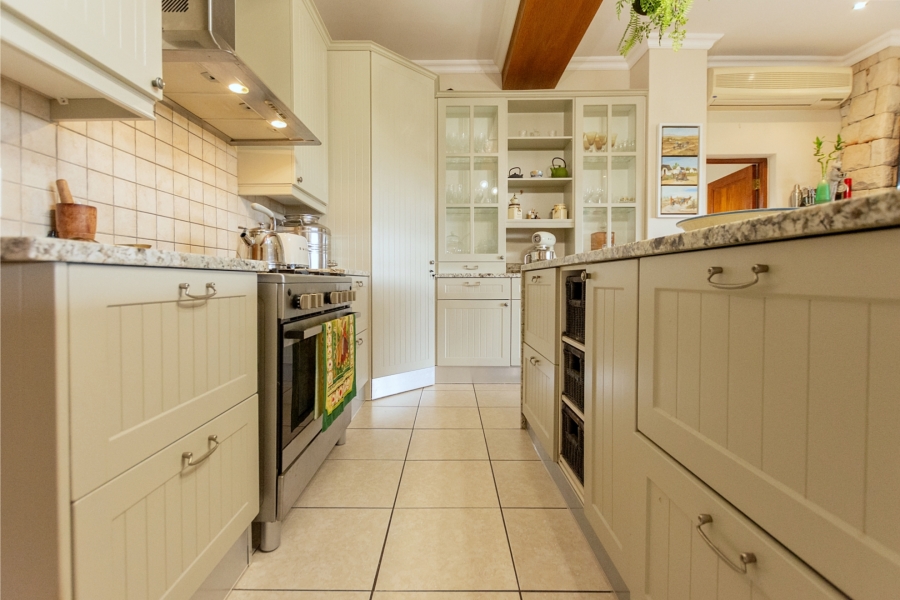 6 Bedroom Property for Sale in Riebeek Kasteel Western Cape